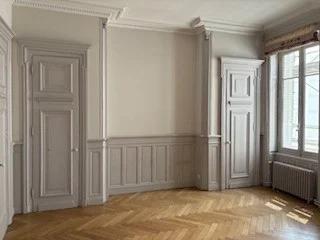 APPARTEMENT T7 A LOUER - LYON 2EME ARRONDISSEMENT Vaubecour-Mairie 224.36 m 2 2 995 € charges comprises par mois