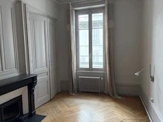 APPARTEMENT T7 A LOUER - LYON 2EME ARRONDISSEMENT Vaubecour-Mairie 224.36 m 2 2 995 € charges comprises par mois