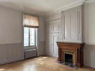 APPARTEMENT T7 A LOUER - LYON 2EME ARRONDISSEMENT Vaubecour-Mairie 224.36 m 2 2 995 € charges comprises par mois