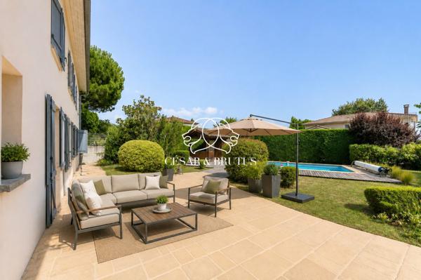 MAISON AVEC PISCINE ET DEPENDANCES