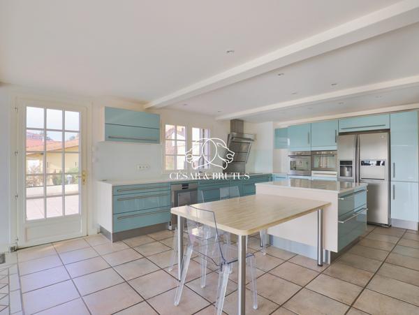 GENAS VILLA 402,64 m2