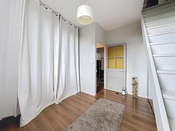 📍 Brindas de 115 m² Centre ville - Maison de ville rénovée avec goût avec un agréable jardin –