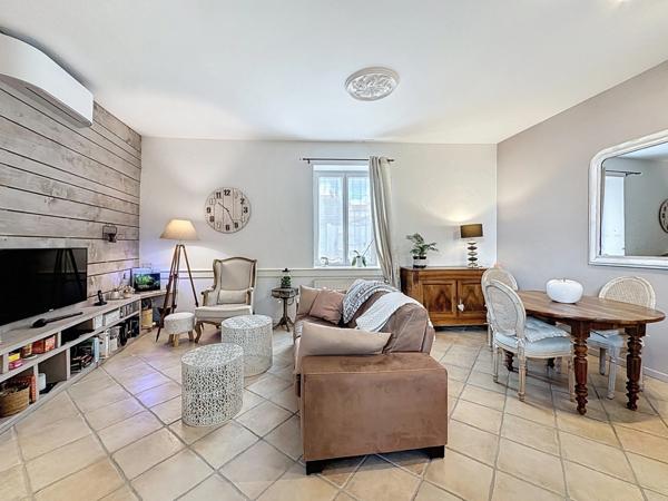 📍 Brindas de 115 m² Centre ville - Maison de ville rénovée avec goût avec un agréable jardin –