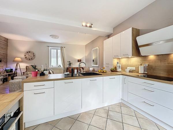 📍 Brindas de 115 m² Centre ville - Maison de ville rénovée avec goût avec un agréable jardin –