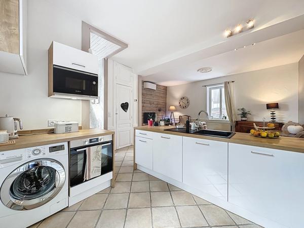 📍 Brindas de 115 m² Centre ville - Maison de ville rénovée avec goût avec un agréable jardin –