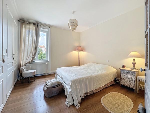 📍 Brindas de 115 m² Centre ville - Maison de ville rénovée avec goût avec un agréable jardin –