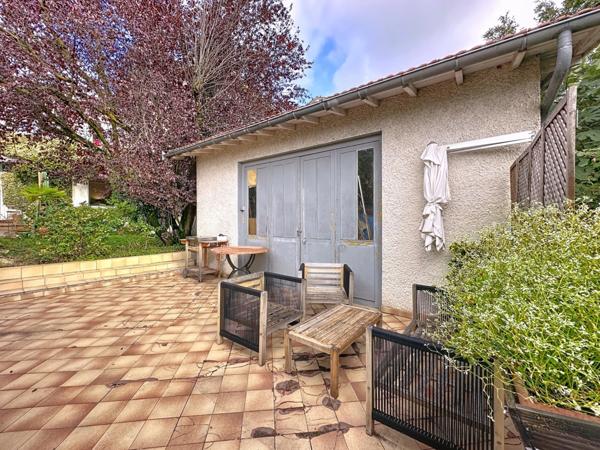 📍 Brindas de 115 m² Centre ville - Maison de ville rénovée avec goût avec un agréable jardin –