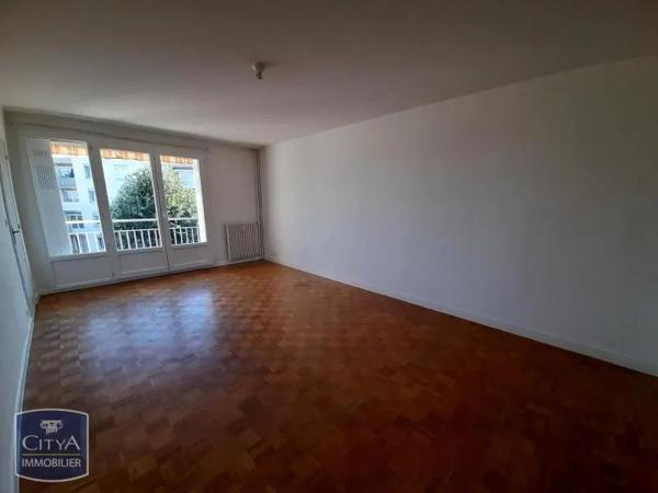 Appartement à louer 4 pièces 82m²