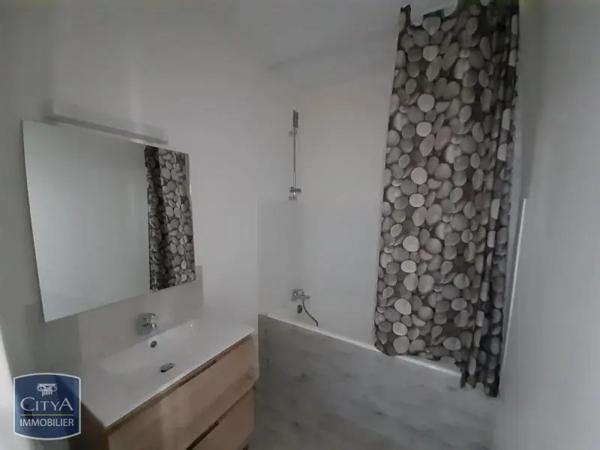 Appartement à louer 4 pièces 82m²