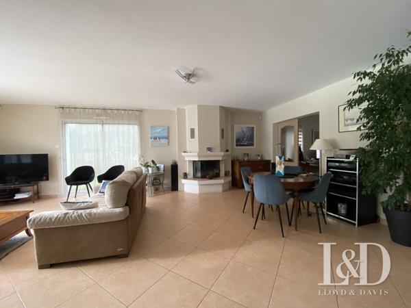 Lumineuse, gros potentiel, parfait état