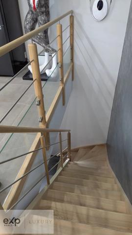 Tranquillité et espace – Propriété moderne avec terrain boisé