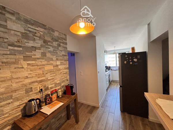 Appartement
                                                                                                                                                                                                                                                                                                                        6 pièce(s)                                                                                                                                                                                                          5 chambre(s)                                                                                                                                                                                                          90  m²