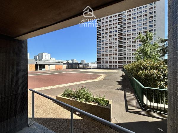 Appartement
                                                                                                                                                                                                                                                                                                                        6 pièce(s)                                                                                                                                                                                                          5 chambre(s)                                                                                                                                                                                                          90  m²