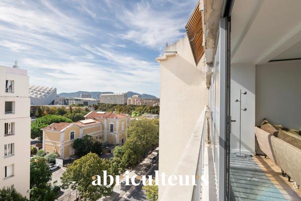 Appartement T4 traversant lumineux en vente à Marseille 13008