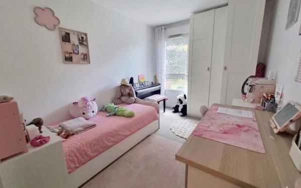 Appartement à vendre    4 pièces • 70 m2 Stains