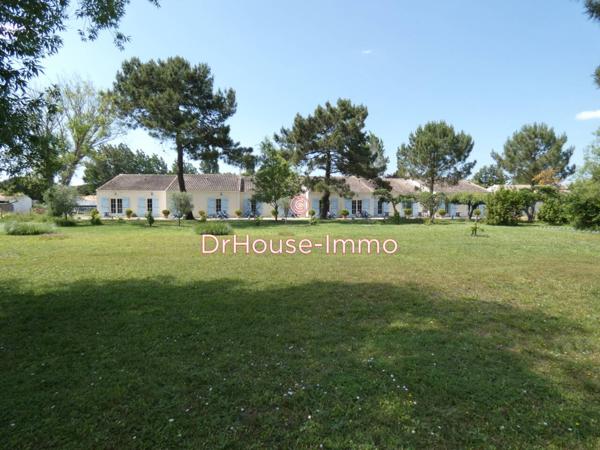 Immeuble à vendre 53 pièces de 900 m²