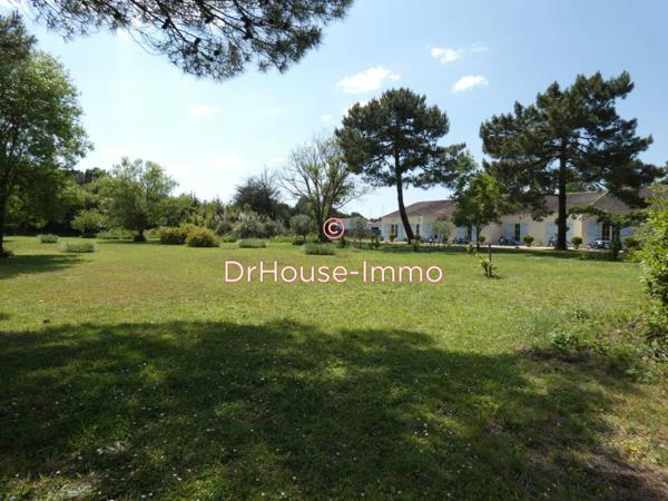 Immeuble à vendre 53 pièces de 900 m²