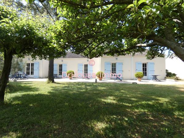 Immeuble à vendre 53 pièces de 900 m²
