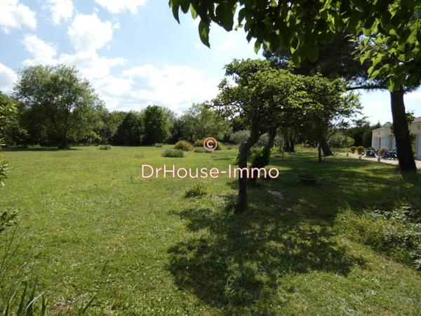 Immeuble à vendre 53 pièces de 900 m²