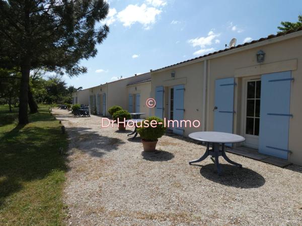 Immeuble à vendre 53 pièces de 900 m²