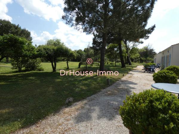 Immeuble à vendre 53 pièces de 900 m²