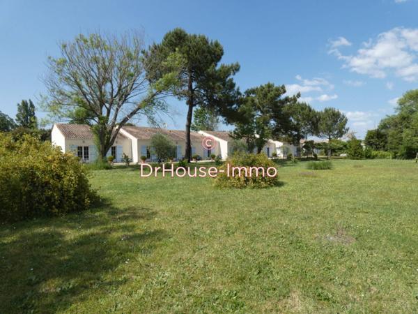 Immeuble à vendre 53 pièces de 900 m²