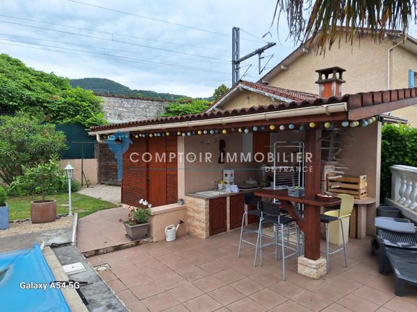 Maison
                                                                                                                                                                                                                                                                                                                        5 pièce(s)                                                                                                                                                                                                          4 chambre(s)                                                                                                                                                                                                          111  m²