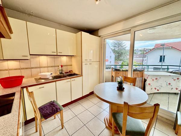 APPARTEMENT F 4 de 2004 avec ascenseur, garage et cave