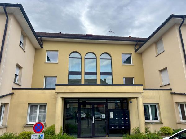 APPARTEMENT F 4 de 2004 avec ascenseur, garage et cave