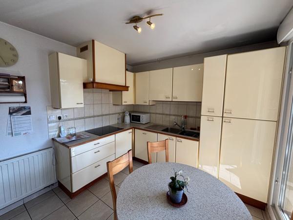 APPARTEMENT F 4 de 2004 avec ascenseur, garage et cave
