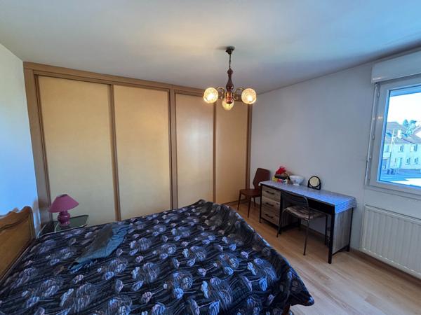 APPARTEMENT F 4 de 2004 avec ascenseur, garage et cave