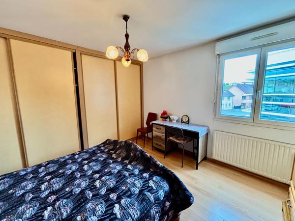 APPARTEMENT F 4 de 2004 avec ascenseur, garage et cave