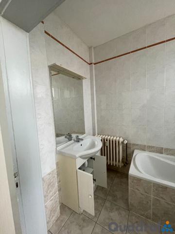 LA BATAVILLE- 2 pièces- cuisine équipée- stationnement