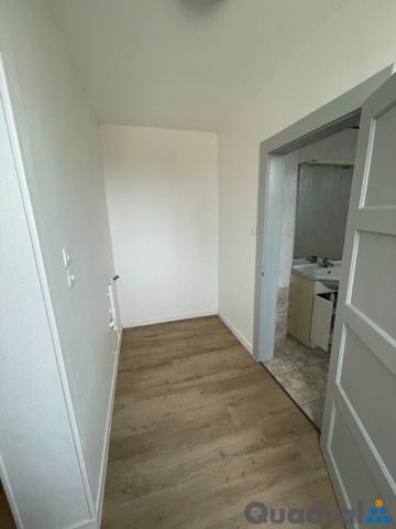 LA BATAVILLE- 2 pièces- cuisine équipée- stationnement