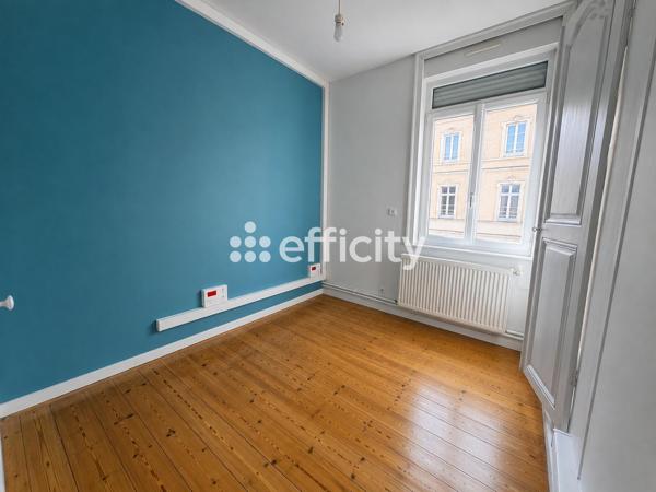 Maison
         6 pièces
        - 160 m² 349 000 € *
