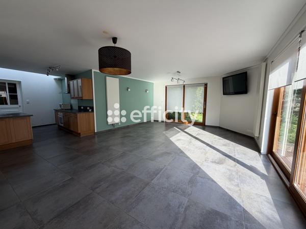 Maison
         6 pièces
        - 160 m² 349 000 € *