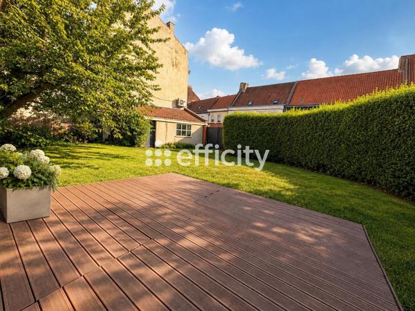 Maison
         6 pièces
        - 160 m² 349 000 € *