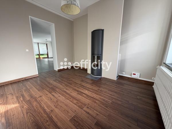 Maison
         6 pièces
        - 160 m² 349 000 € *