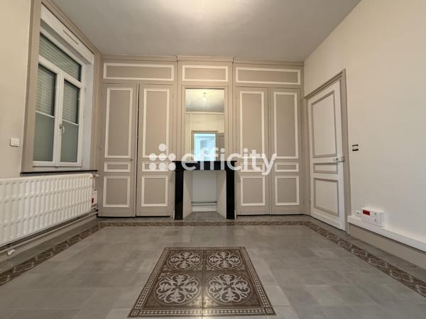Maison
         6 pièces
        - 160 m² 349 000 € *