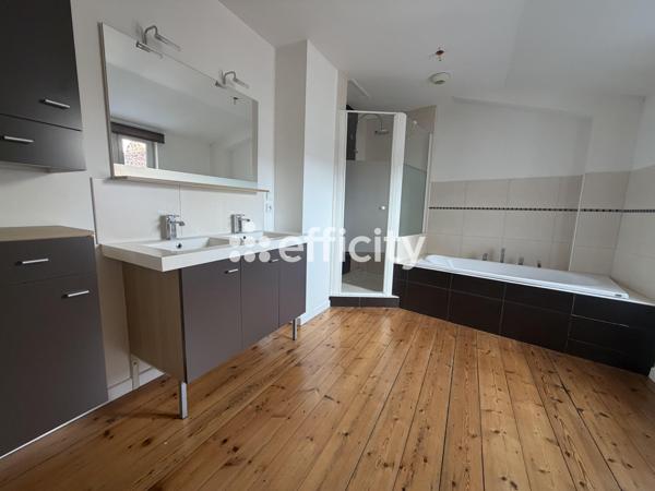 Maison
         6 pièces
        - 160 m² 349 000 € *