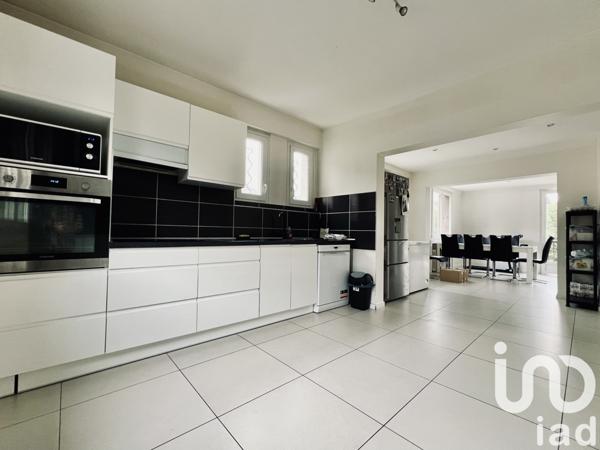 Maison à vendre 8 pièces 253 m² Le Chambon-Feugerolles