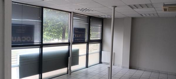 Local commercial; 1er - LOCATION LOCAL COMERCIAL RODEZ