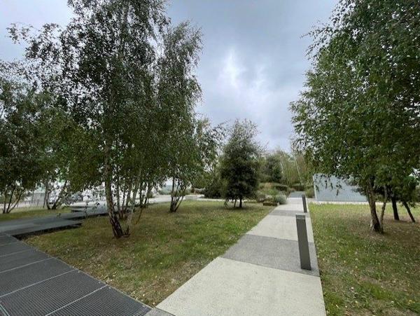 JOLI TYPE 2 au calme avec balcon et 2 stationnements
