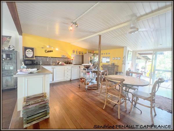 A VENDRE A KOUROU (GUYANE FRANCAISE) UNE BELLE MAISON T4 de 105 m² - TERRAIN DE 291 m² AU PRIX DE 215 000 €.