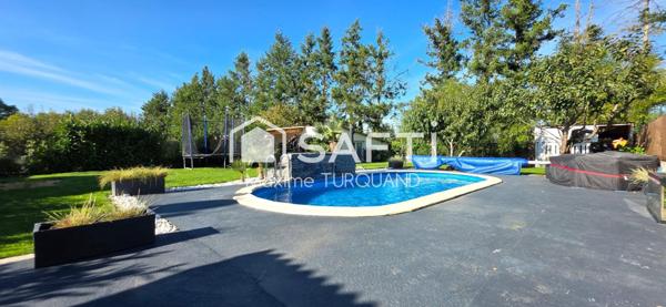 Pavillon sur sous-sol, 153m², 4 chambres, 945m² de terrain, 2 garages.