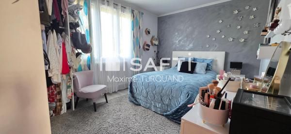 Pavillon sur sous-sol, 153m², 4 chambres, 945m² de terrain, 2 garages.