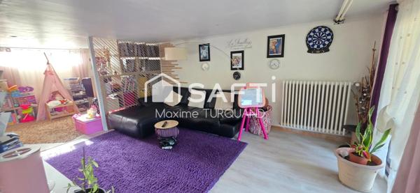 Pavillon sur sous-sol, 153m², 4 chambres, 945m² de terrain, 2 garages.