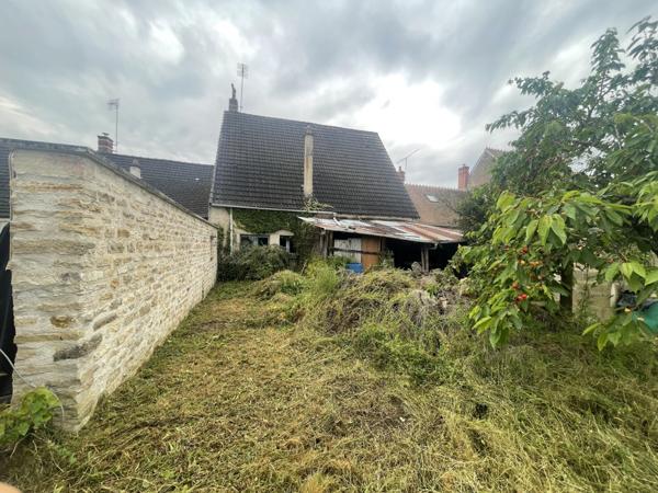 Vente Maison100 m² - 4 Pièces - ST AMAND MONTROND (18200)