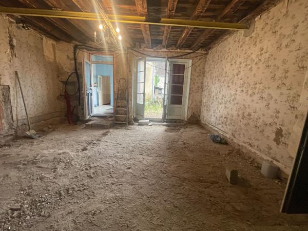 Vente Maison100 m² - 4 Pièces - ST AMAND MONTROND (18200)