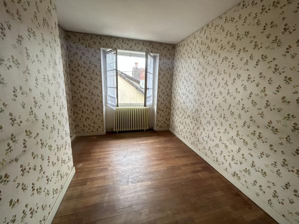 Vente Maison100 m² - 4 Pièces - ST AMAND MONTROND (18200)